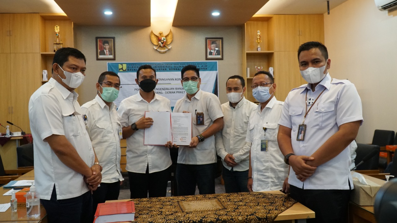 Penandatanganan Paket Pekerjaan Pengendalian Banjir dan Rob Semarang- Demak Paket I dan Paket II